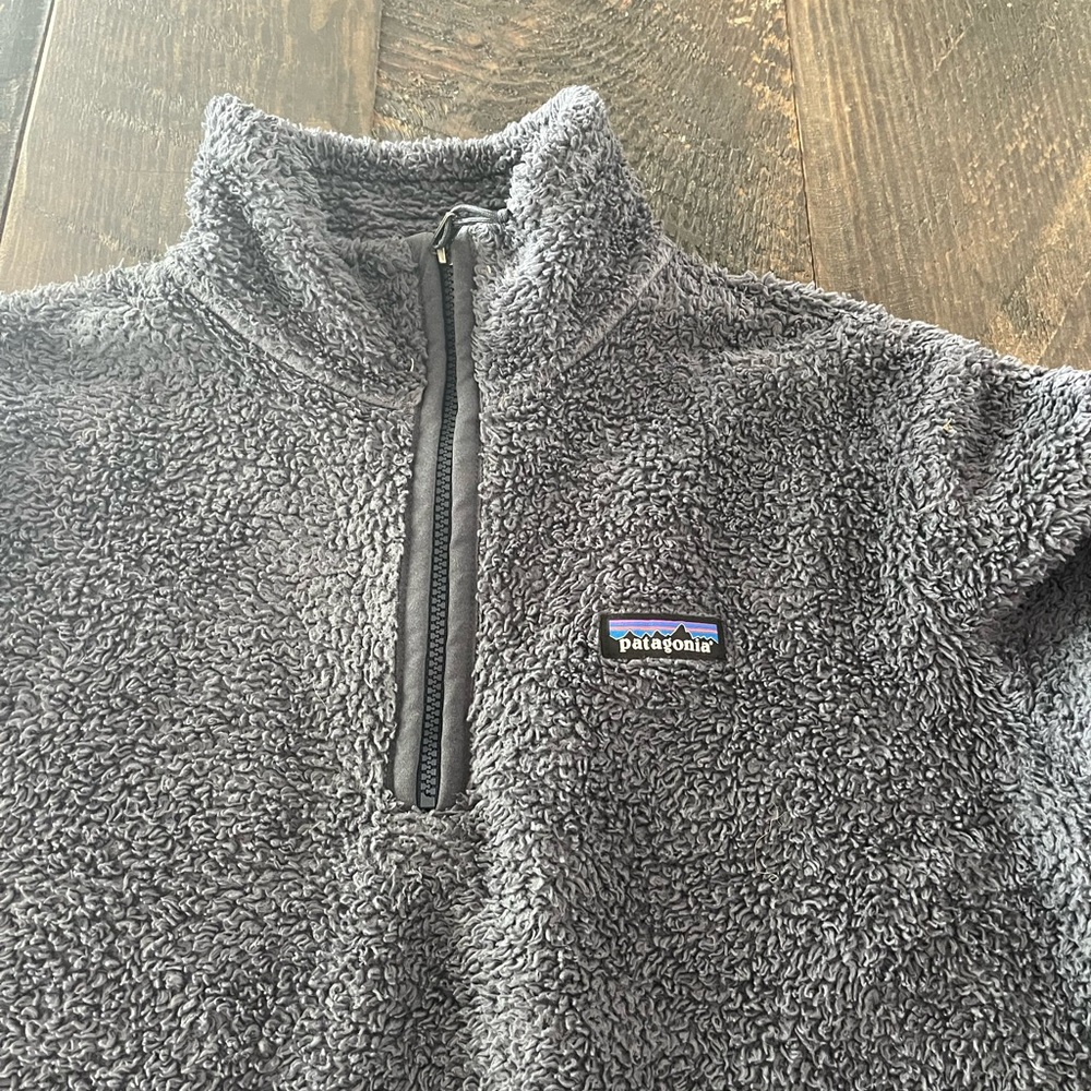 Women’s Patagonia fleece pullover sweatshirt. Color is a blue/grey